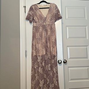 Maxi, lace dress.